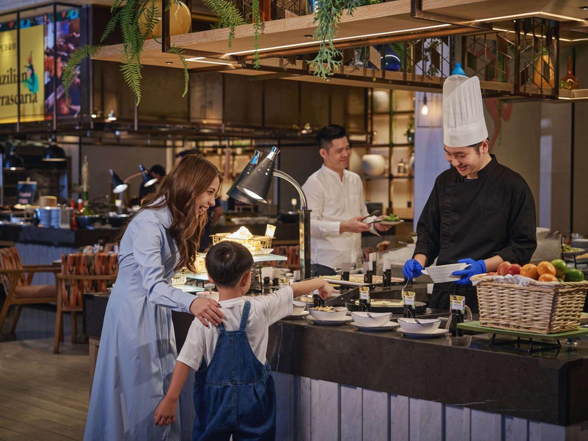 Novotel Bangkok Future Park Rangsit Патум Тани Екстериор снимка
