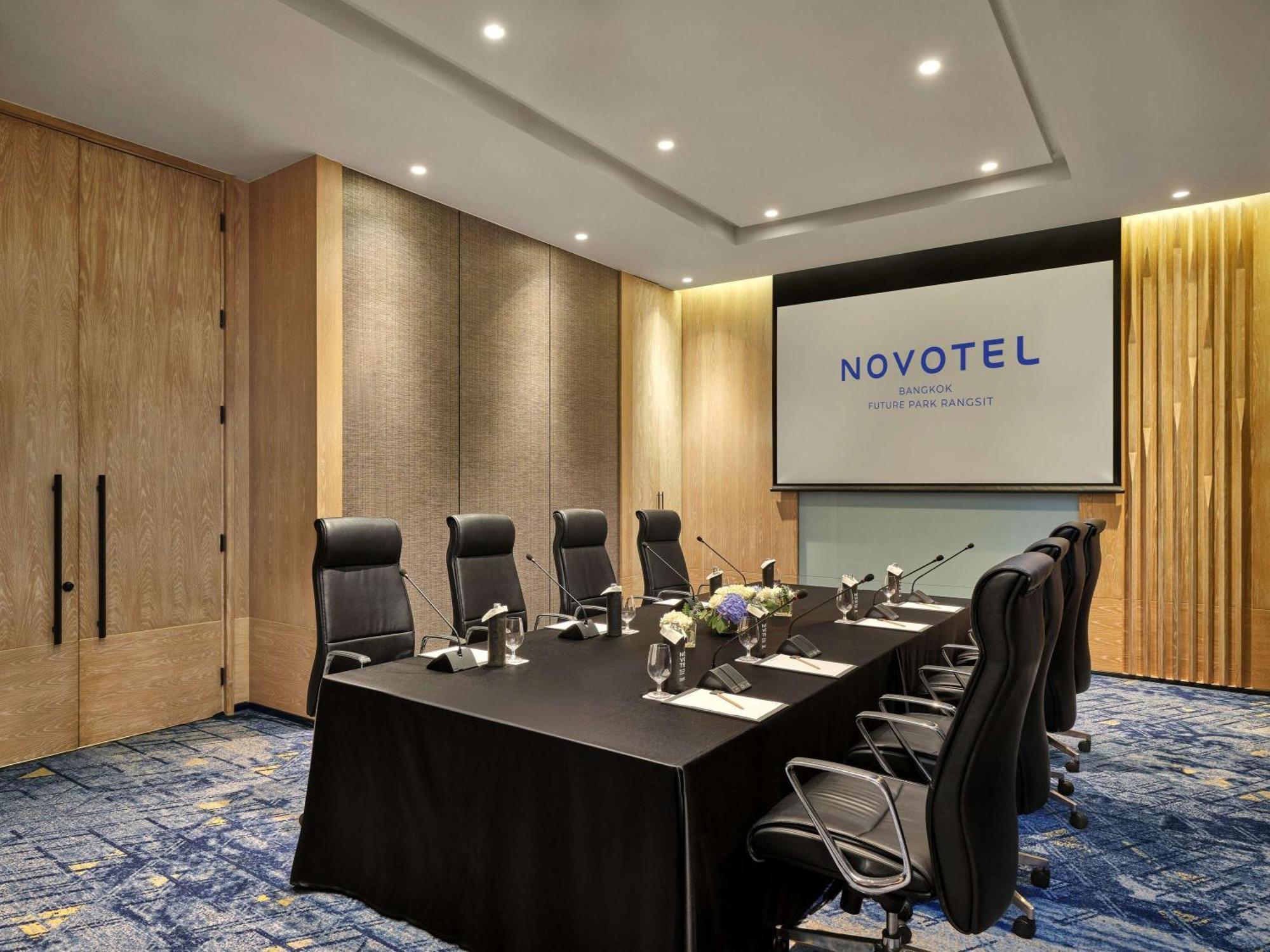 Novotel Bangkok Future Park Rangsit Патум Тани Екстериор снимка