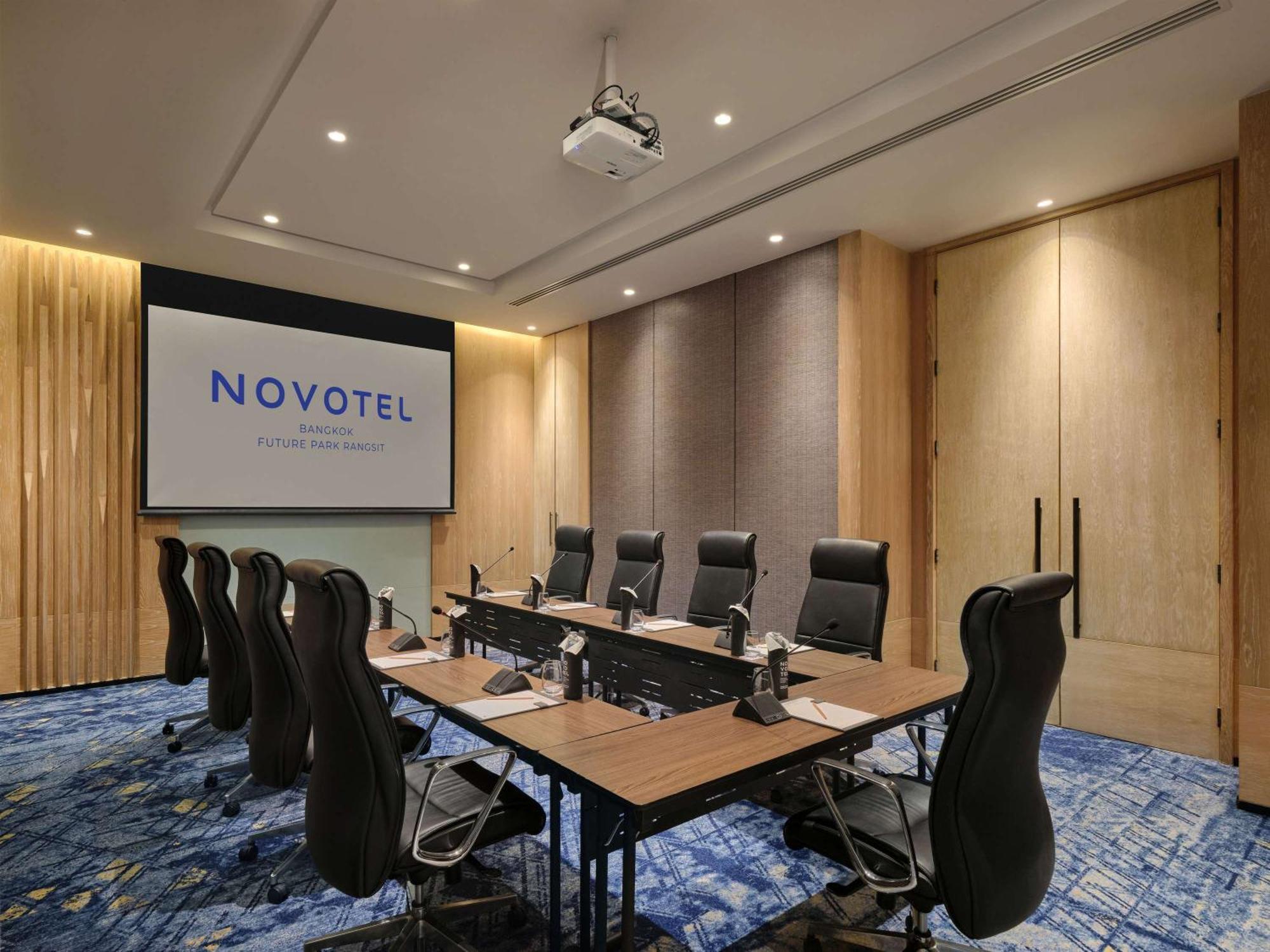 Novotel Bangkok Future Park Rangsit Патум Тани Екстериор снимка