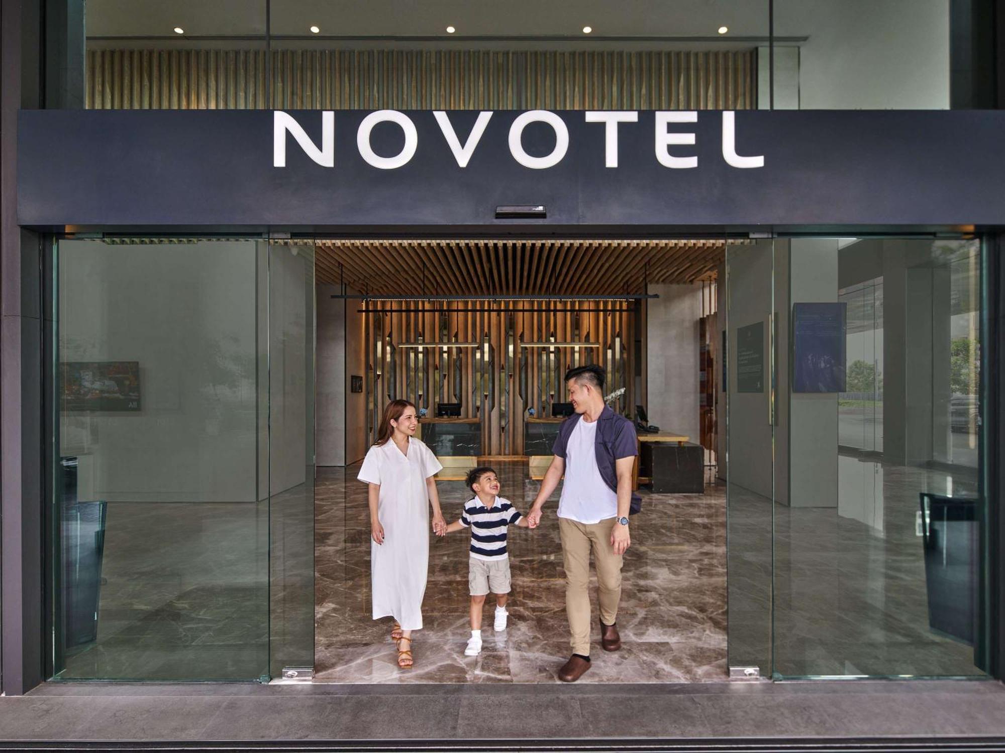 Novotel Bangkok Future Park Rangsit Патум Тани Екстериор снимка
