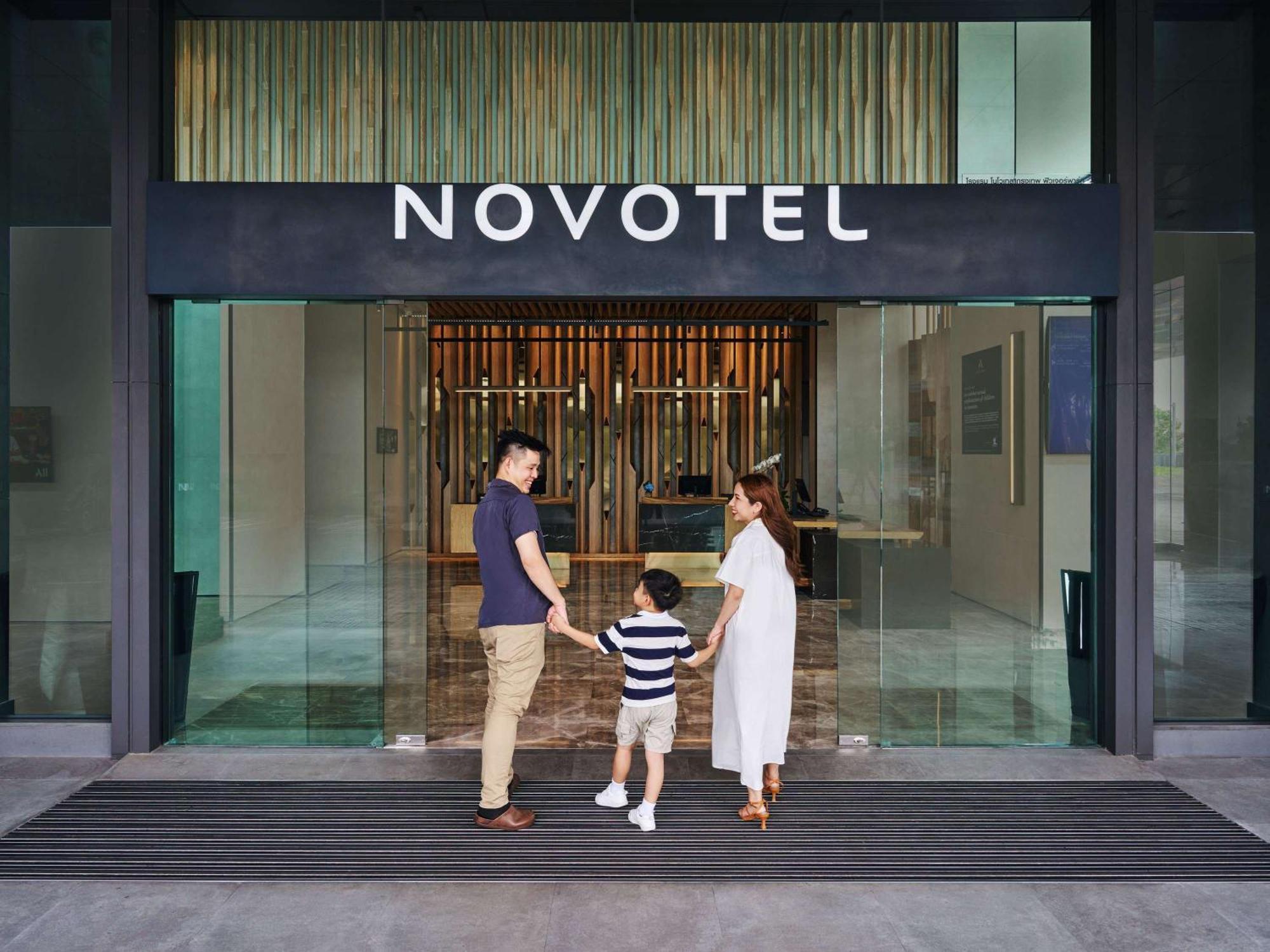 Novotel Bangkok Future Park Rangsit Патум Тани Екстериор снимка