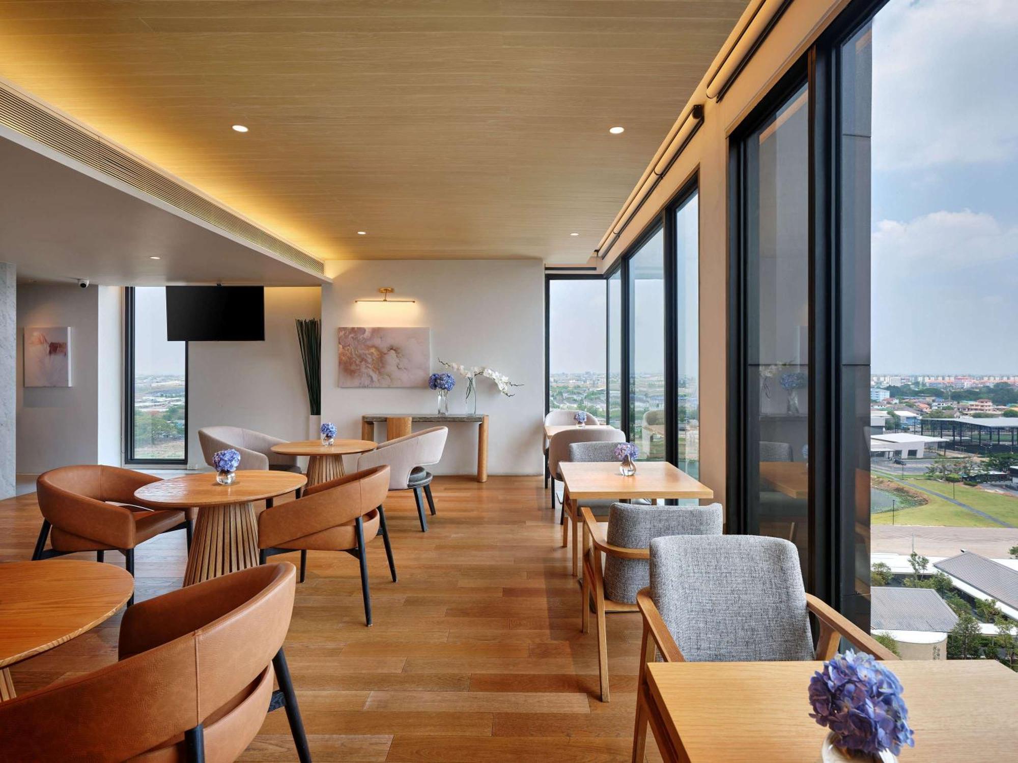 Novotel Bangkok Future Park Rangsit Патум Тани Екстериор снимка