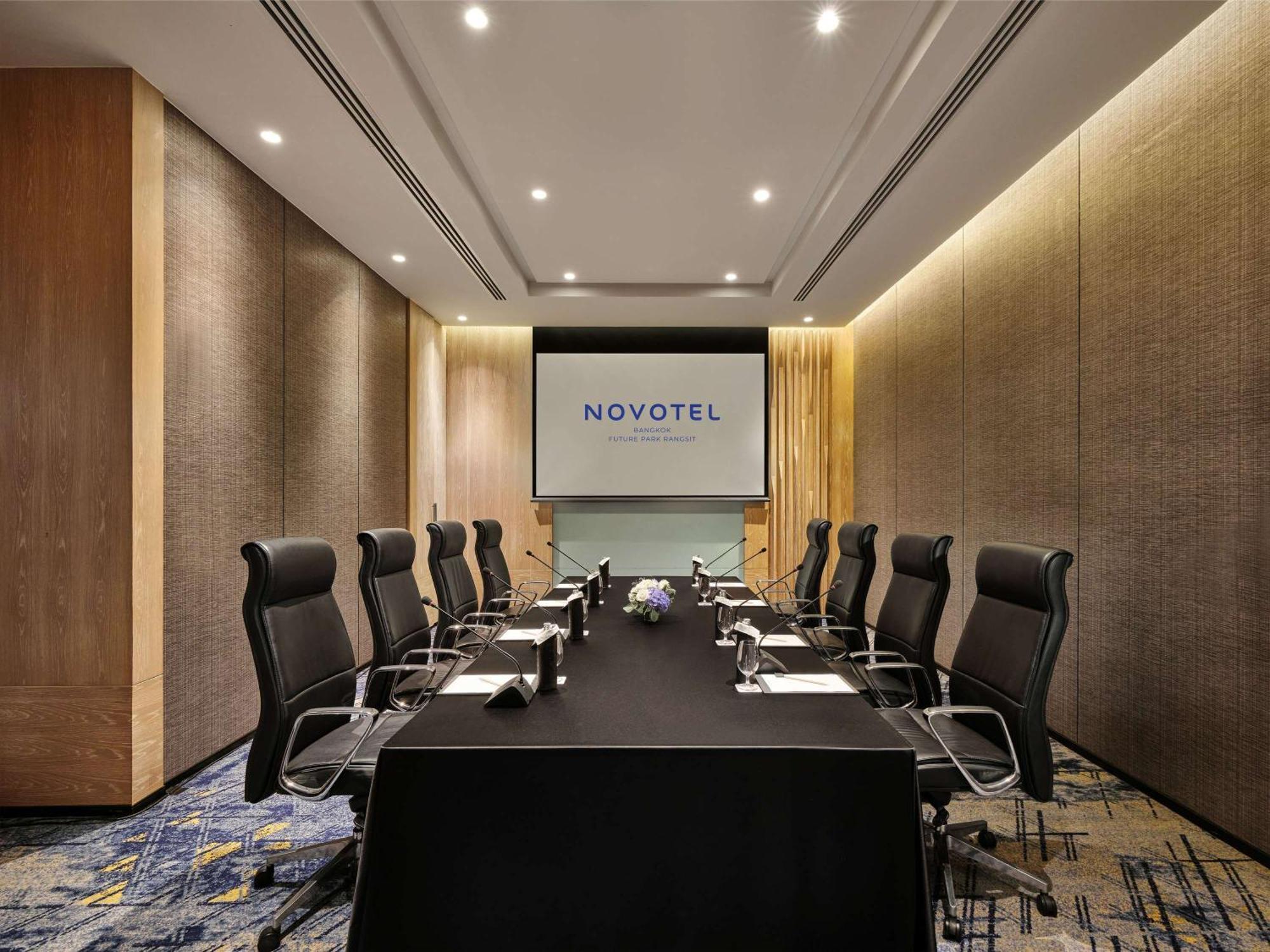 Novotel Bangkok Future Park Rangsit Патум Тани Екстериор снимка