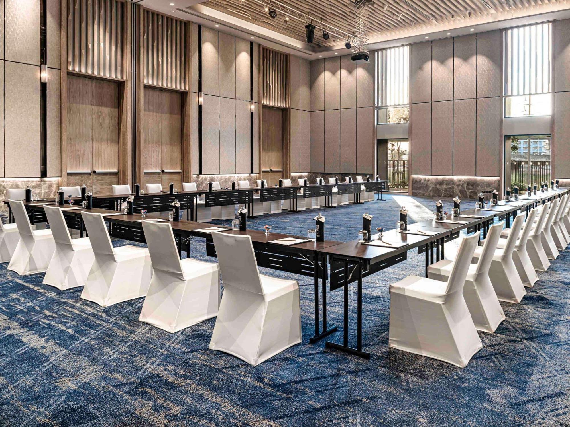 Novotel Bangkok Future Park Rangsit Патум Тани Екстериор снимка